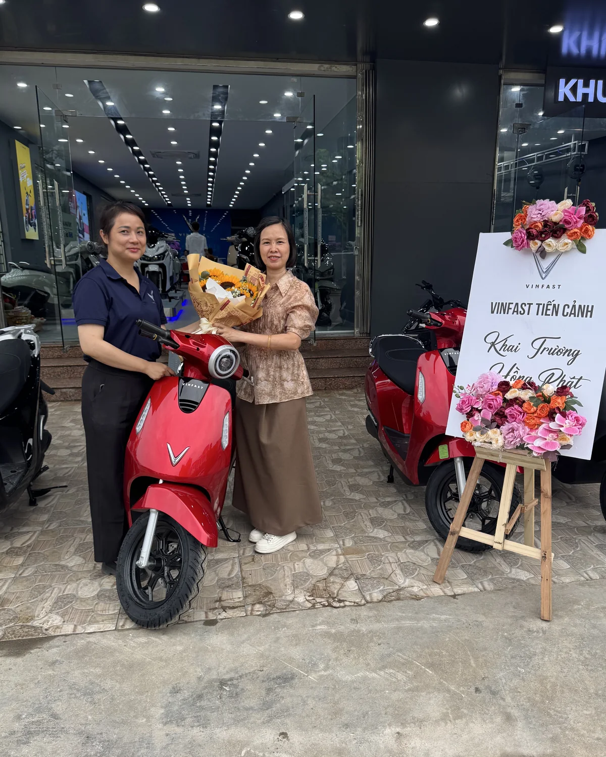 Khoảnh khắc nhận xe tại VinFast Tiến Cảnh